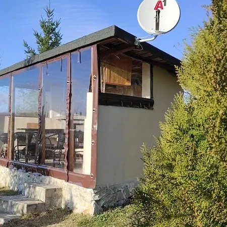 At Three Oaks Guest house Vizitsa